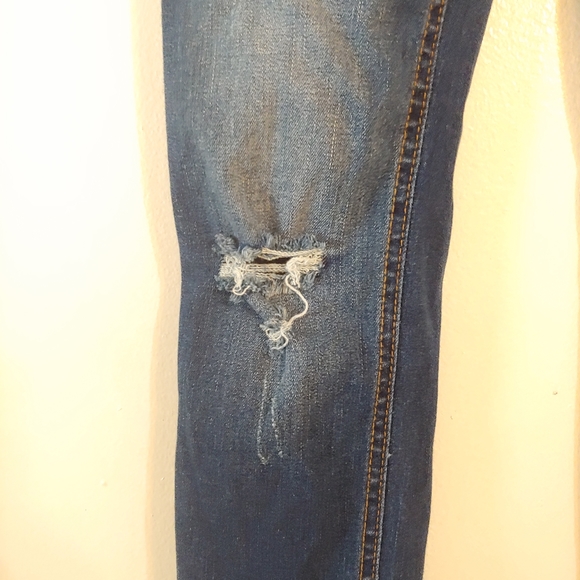 Free people. Distressed skinny jeans. - Picture 4 of 9